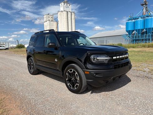 Used 2023 Ford Bronco Sport Outer Banks w/ Tech Package AWD/4WD image 2