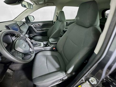 Used 2021 Toyota RAV4 LE FWD image 13