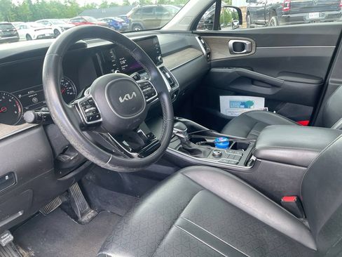 Used 2023 Kia Sorento S w/ Panoramic Sunroof Package AWD/4WD image 6