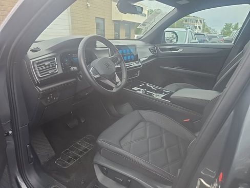 Used 2024 Volkswagen Atlas Cross Sport SE FWD image 7
