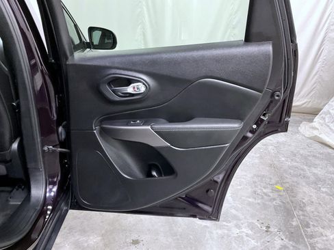 Used 2021 Jeep Cherokee Latitude Lux w/ Mopar Interior Package image 21