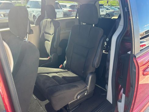 Used 2015 Dodge Grand Caravan SXT w/ Rear Park Assist Package FWD image 5