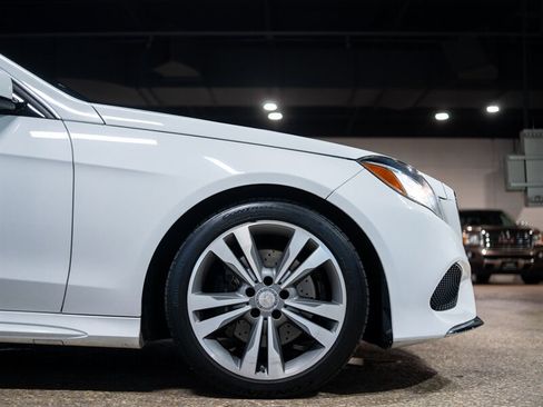 Used 2014 Mercedes-Benz E 350 4MATIC Sedan image 13