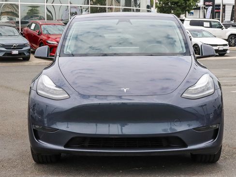Used 2023 Tesla Model Y AWD image 2