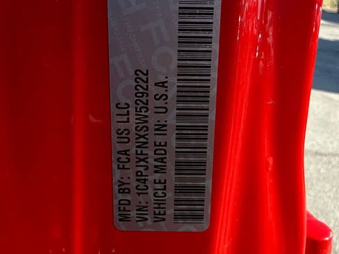 Used 2025 Jeep Wrangler Unlimited Rubicon AWD/4WD image 27