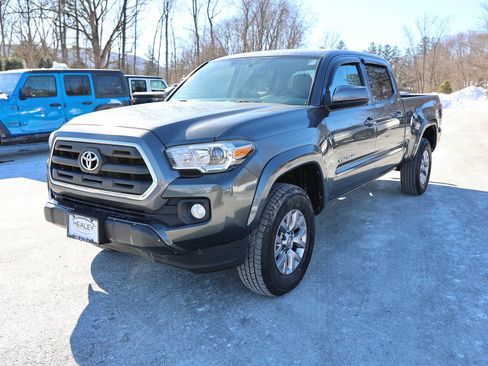 Used 2017 Toyota Tacoma SR5 w/ Tow Package image 3