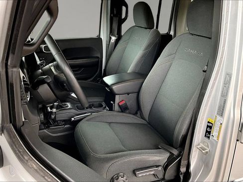Used 2024 Jeep Wrangler Unlimited Sahara AWD/4WD image 21