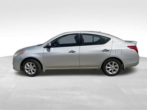 Used 2014 Nissan Versa SV w/ Convenience Package FWD image 8