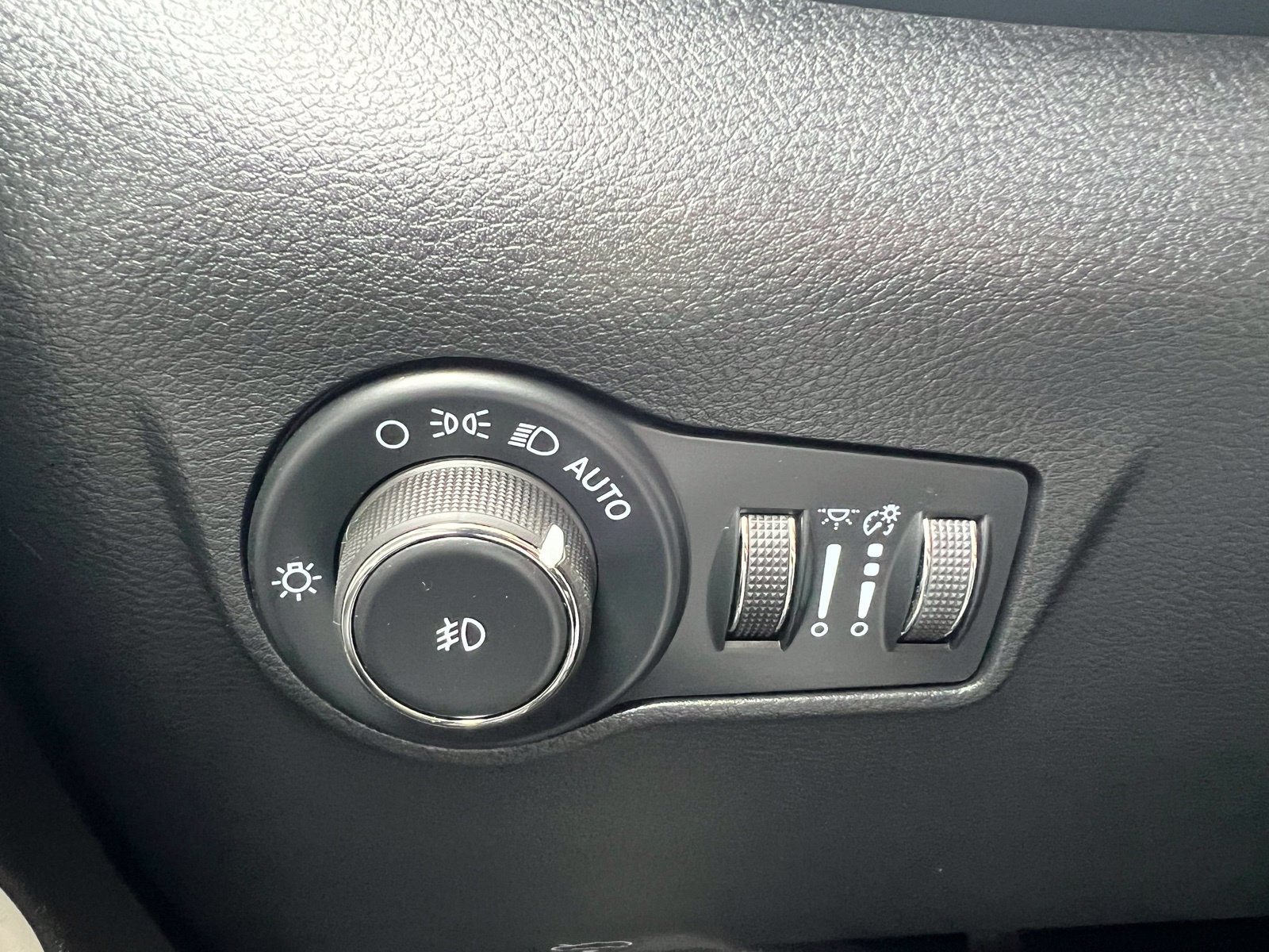 Used 2025 Jeep Compass Limited AWD/4WD image 31