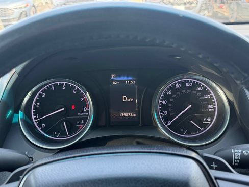 Used 2020 Toyota Camry SE FWD image 12