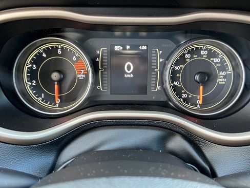 Used 2017 Jeep Cherokee Latitude AWD/4WD image 23