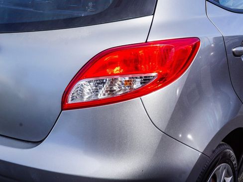 Used 2011 MAZDA MAZDA2 Sport image 8