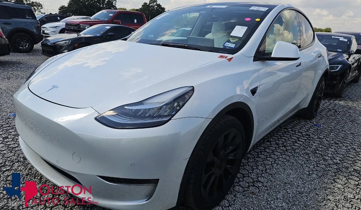 Used 2021 Tesla Model Y Long Range AWD/4WD image 1