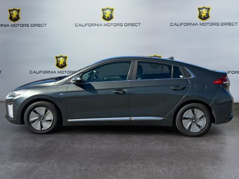 Used 2020 Hyundai Ioniq SE FWD image 2