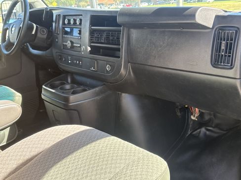 Used 2019 Chevrolet Express 2500 image 10