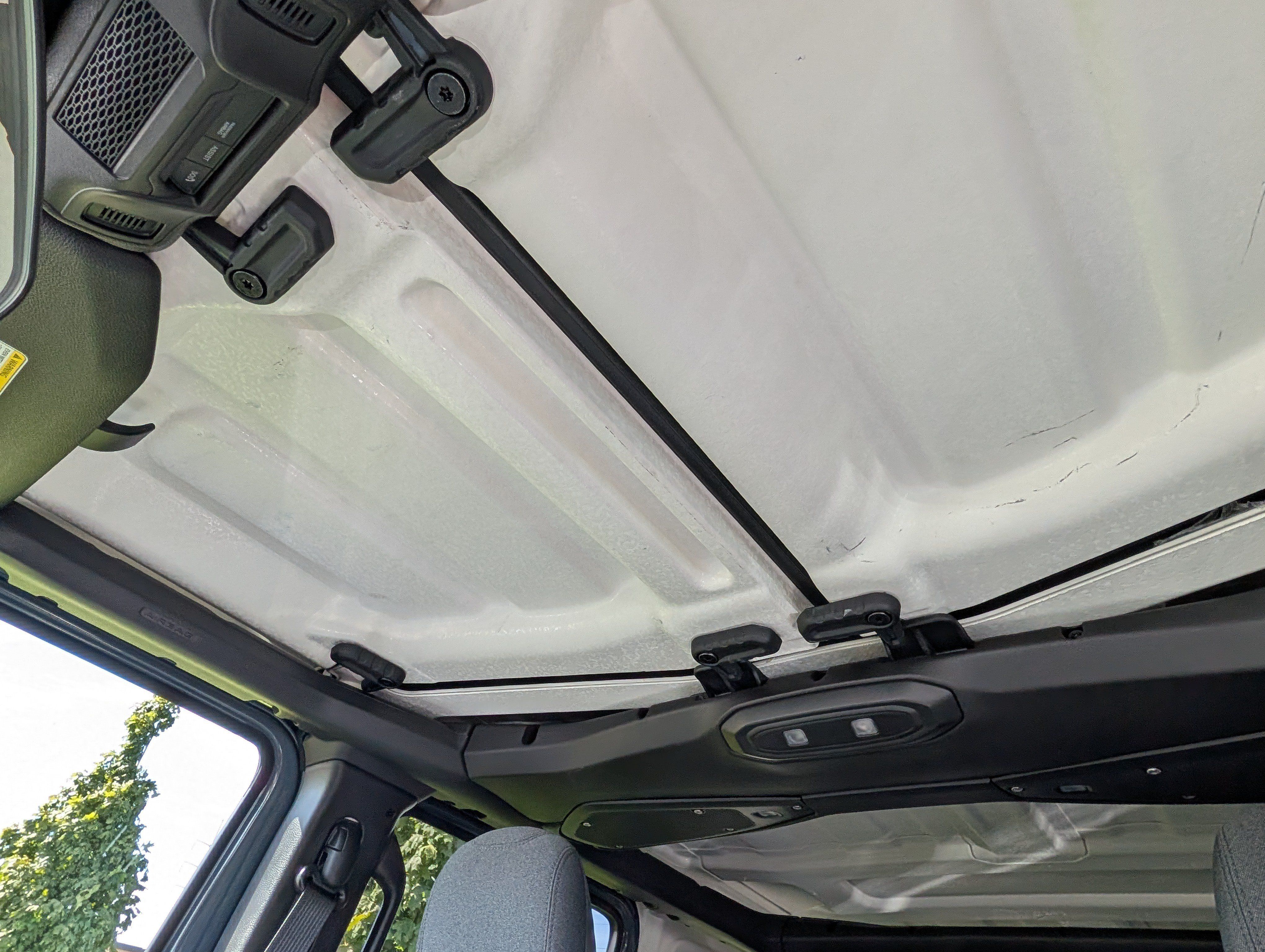 Used 2025 Jeep Wrangler Unlimited Sahara AWD/4WD image 32