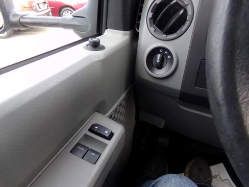 Used 2017 Ford E-450 and Econoline 450 Super Duty w/ Power Windows & Locks Group image 10