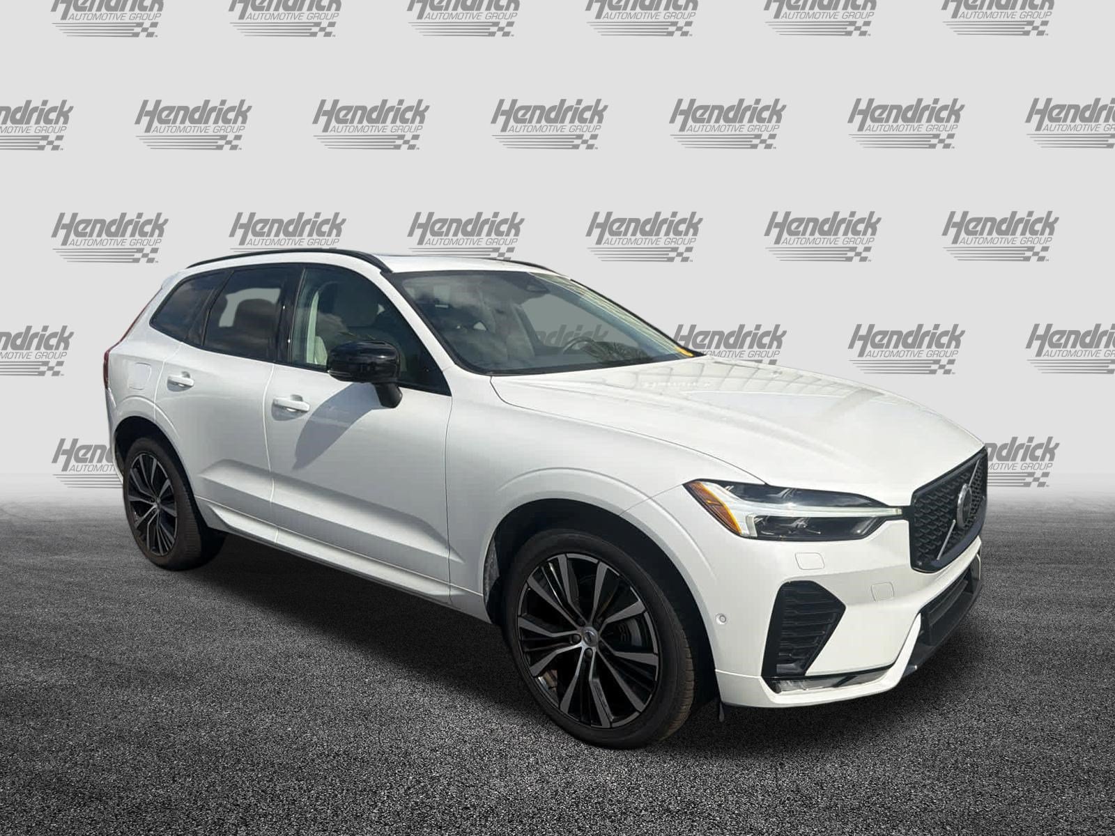 Used 2024 Volvo XC60 B5 Plus w/ Climate Package AWD/4WD image 2