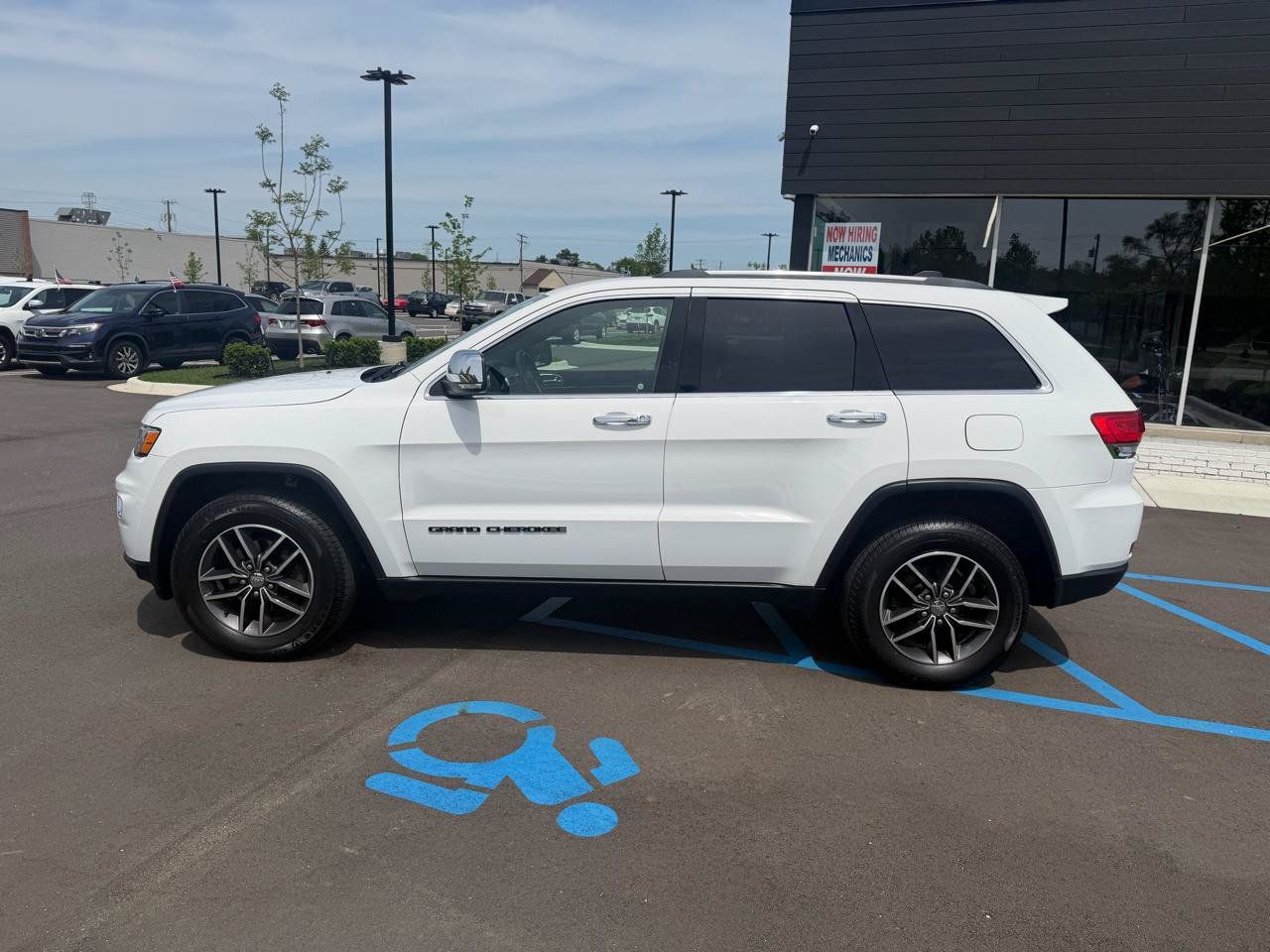 Used 2018 Jeep Grand Cherokee Limited AWD/4WD image 8