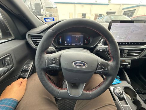 Used 2024 Ford Escape ST-Line w/ Tech Pack #1 FWD image 6