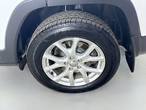 Used 2015 Jeep Cherokee Latitude w/ Cold Weather Group image 29