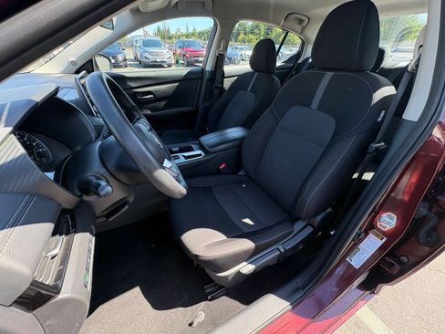 Used 2025 Nissan Sentra SV FWD image 29