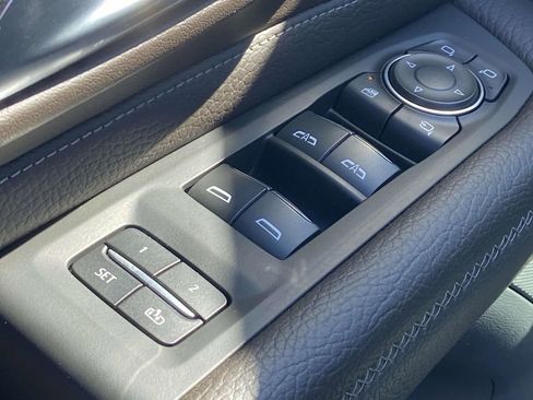 Used 2022 GMC Yukon XL Denali w/ Denali Premium Package image 14