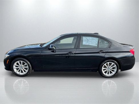 Used 2018 BMW 320i Sedan w/ Convenience Package image 4