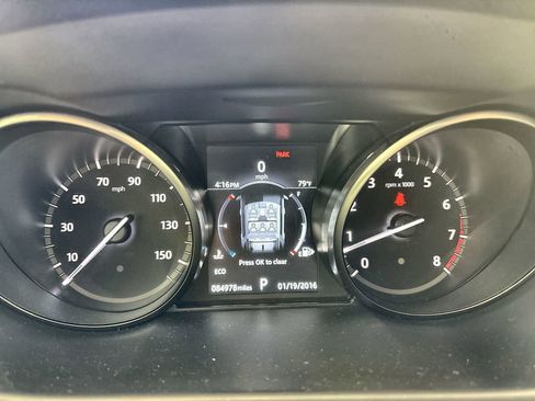 Used 2018 Land Rover Discovery Sport SE AWD/4WD image 10