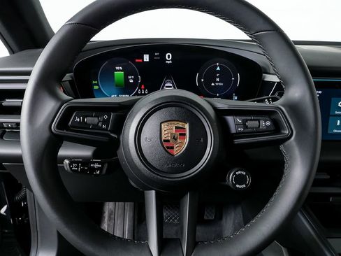 Used 2025 Porsche Macan Electric image 9