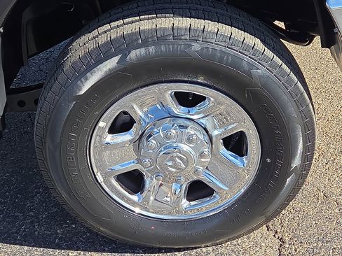 Used 2024 RAM 2500 Tradesman w/ Chrome Appearance Group image 7
