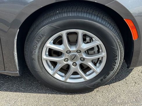 Certified 2023 Chrysler Pacifica Touring-L FWD image 9