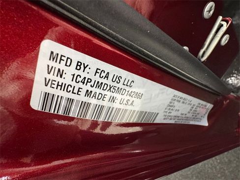 Used 2021 Jeep Cherokee Limited image 27