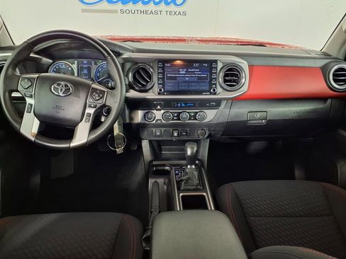 Used 2022 Toyota Tacoma SR5 AWD/4WD image 12