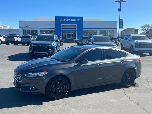 Used 2016 Ford Fusion SE FWD image 1