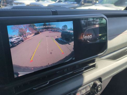 Used 2025 Jeep Wrangler Rubicon image 13