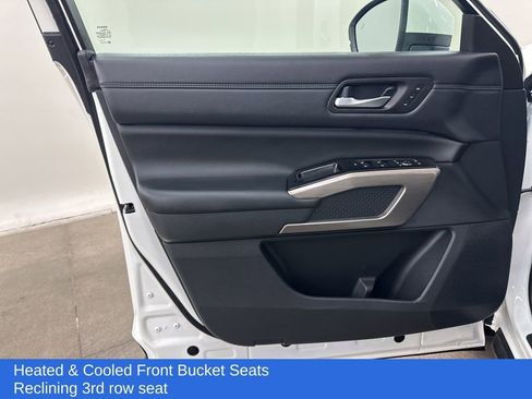 Used 2024 Nissan Pathfinder Platinum image 31