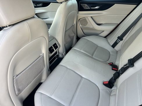 Used 2020 Jaguar XE S RWD image 11