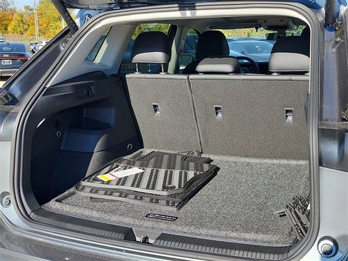 New 2025 Volkswagen Tiguan SE image 6