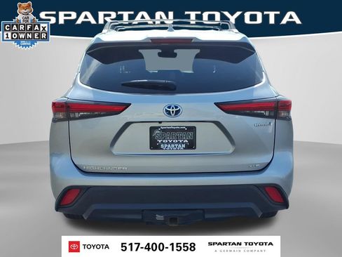 Used 2022 Toyota Highlander XLE AWD/4WD image 7