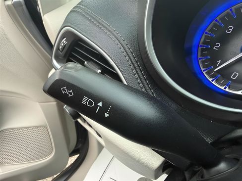 Used 2018 Chrysler Pacifica Limited FWD image 26