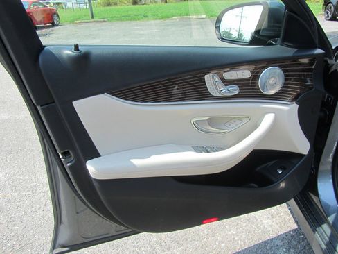 Used 2017 Mercedes-Benz E 300 4MATIC image 18