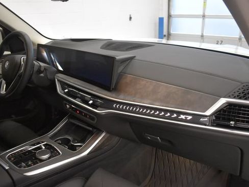 Used 2024 BMW X7 xDrive40i AWD/4WD image 18