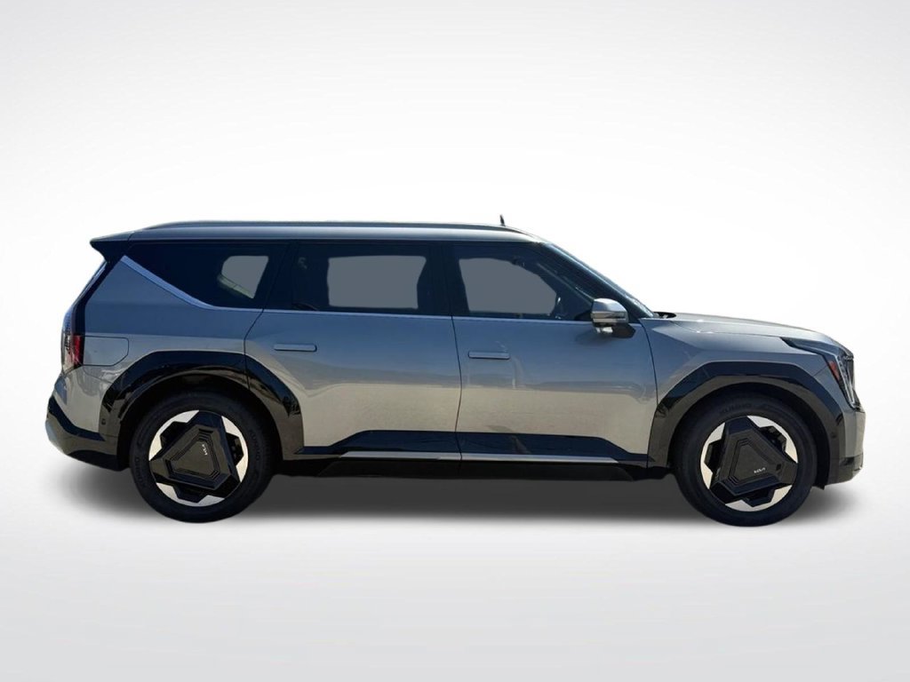 Used 2024 Kia EV9 Land AWD/4WD image 2