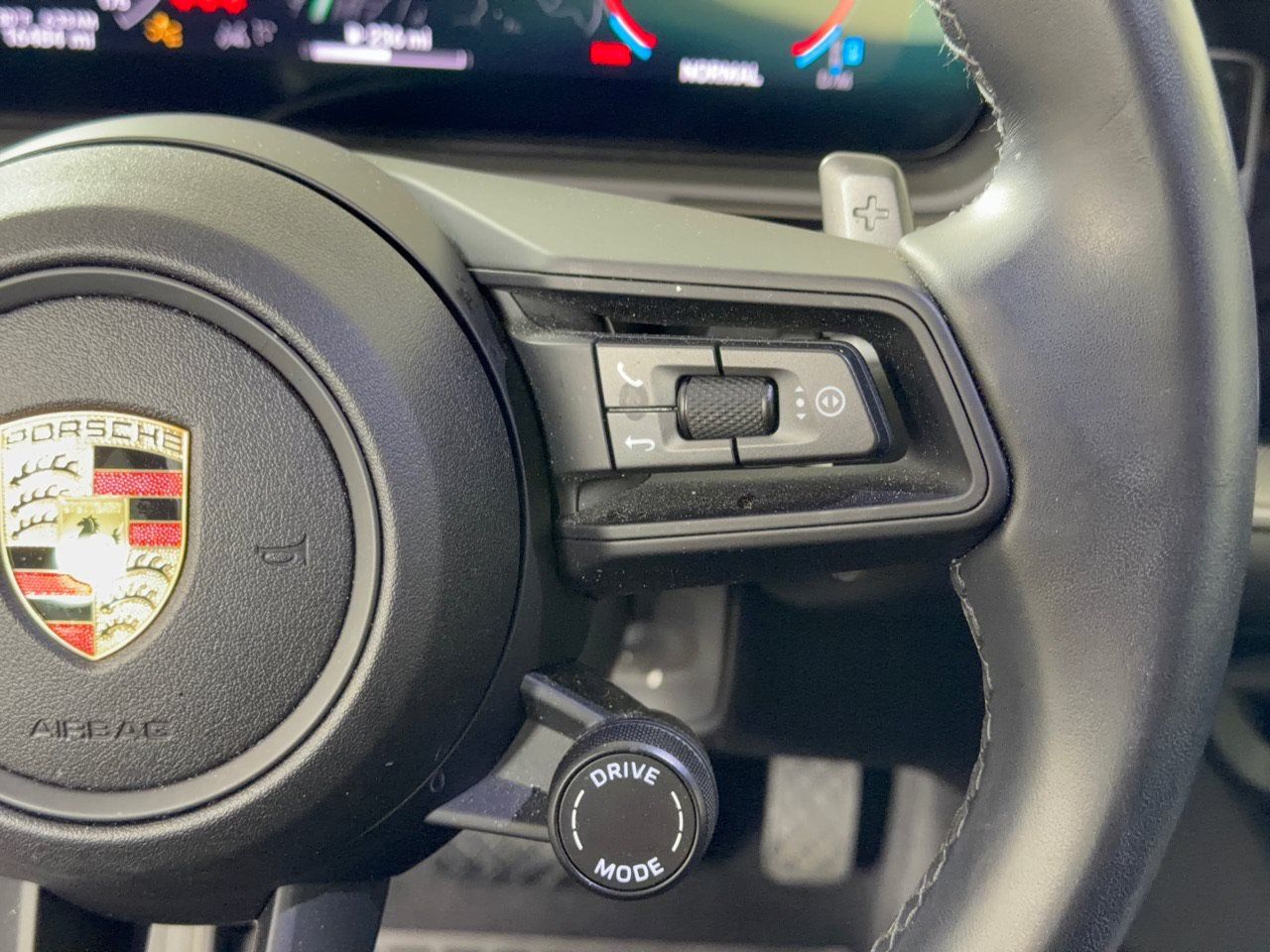 Certified 2024 Porsche Cayenne AWD/4WD image 22