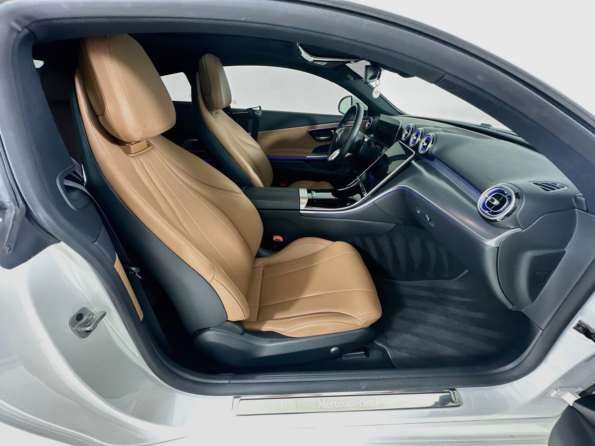 Used 2024 Mercedes-Benz CLE 300 4MATIC Coupe image 32