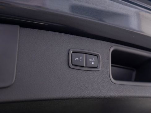 Certified 2025 Porsche Macan image 31