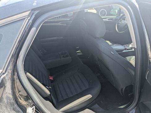 Used 2018 Ford Fusion SE FWD image 31