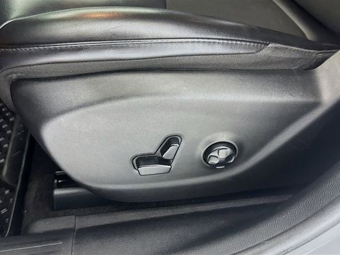 Used 2020 Jeep Cherokee Latitude Plus w/ Comfort/Convenience Group image 19