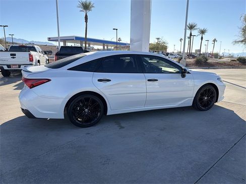 Used 2022 Toyota Avalon XSE image 4